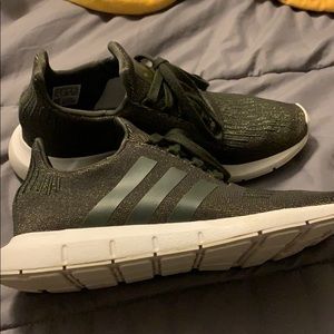 Women’s adidas casual shoes size 6.5 fit like 7.5